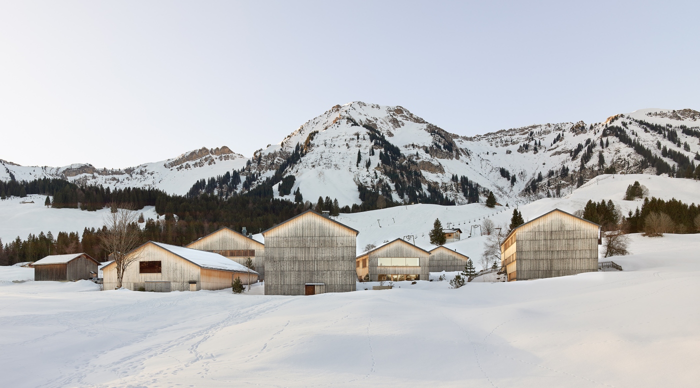Fuchsegg Ensemble - Architektur inspieriert vom Vorsäß Dorf