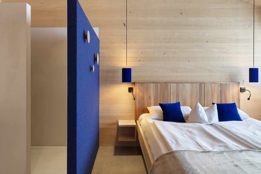 Schlafraum Flux Chalet mit offenem Bad