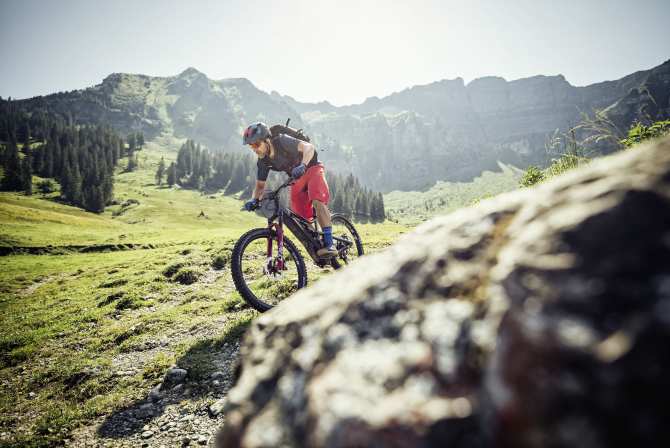E Bike fahren radfahren Wellnessurlaub Bergurlaub Outdooraktivitäten