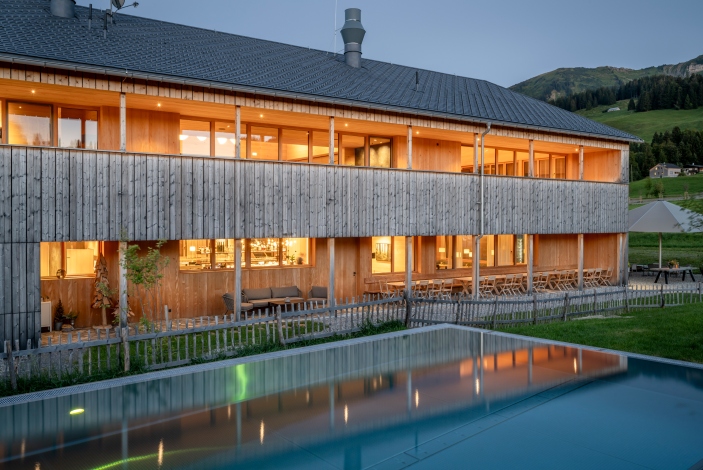 Beheizter Außenpool Hotelpool Wellnesshotel